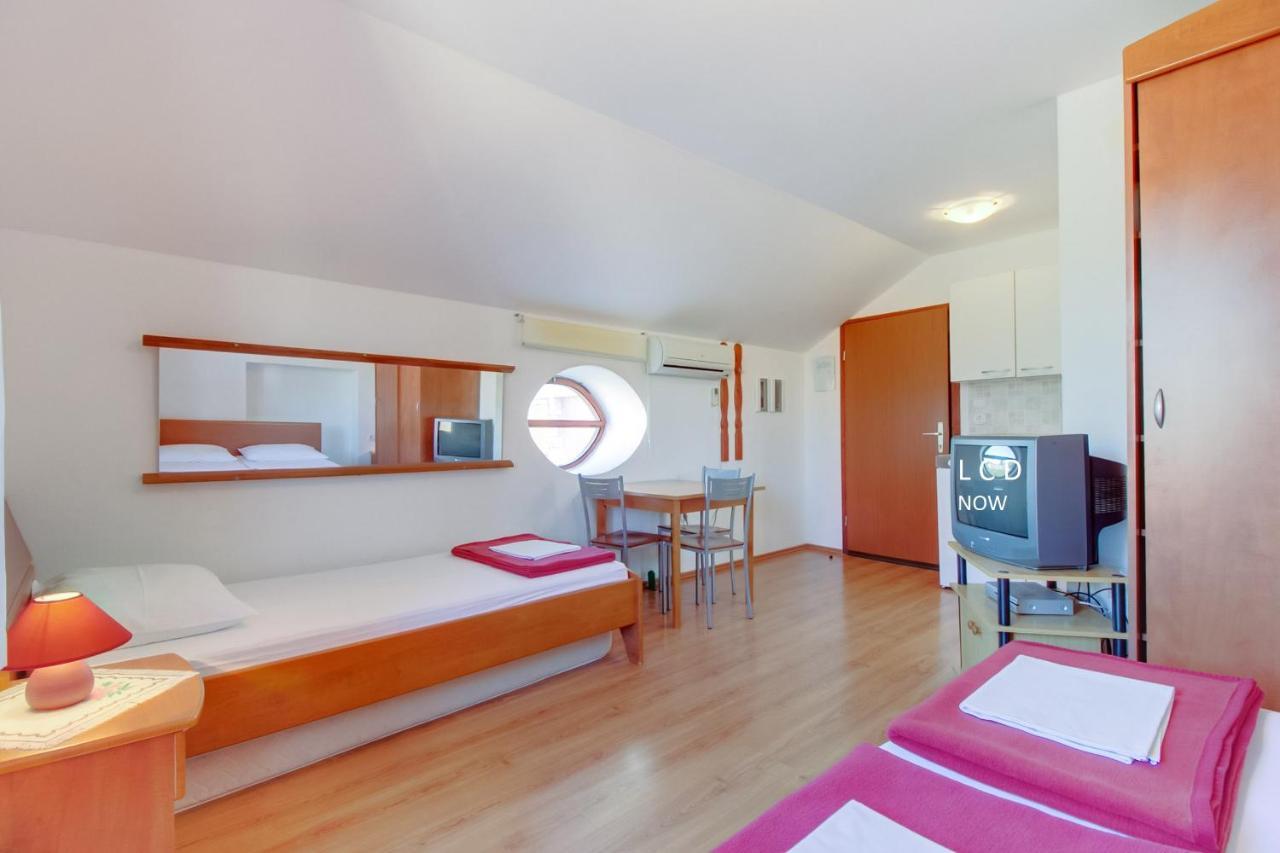 Apartments Rosa Мали-Лошинь Экстерьер фото